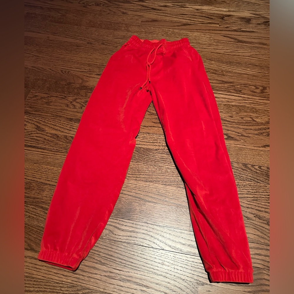 Kyoyo red velour track pants with side front pockets and drawstring inside